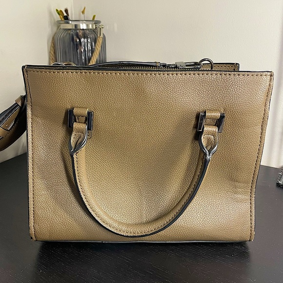 Guess Locket Wallet & Purse - Picture 3 of 6